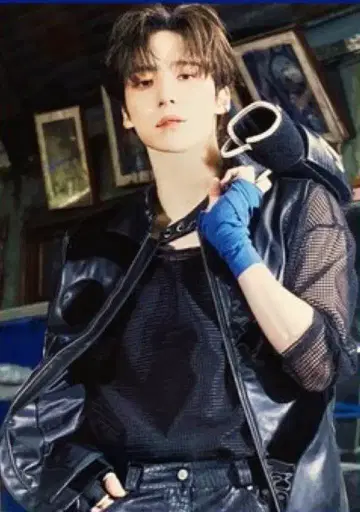 ATEEZ BEYOND:ZERO YUN HO 사진 블랙 의상