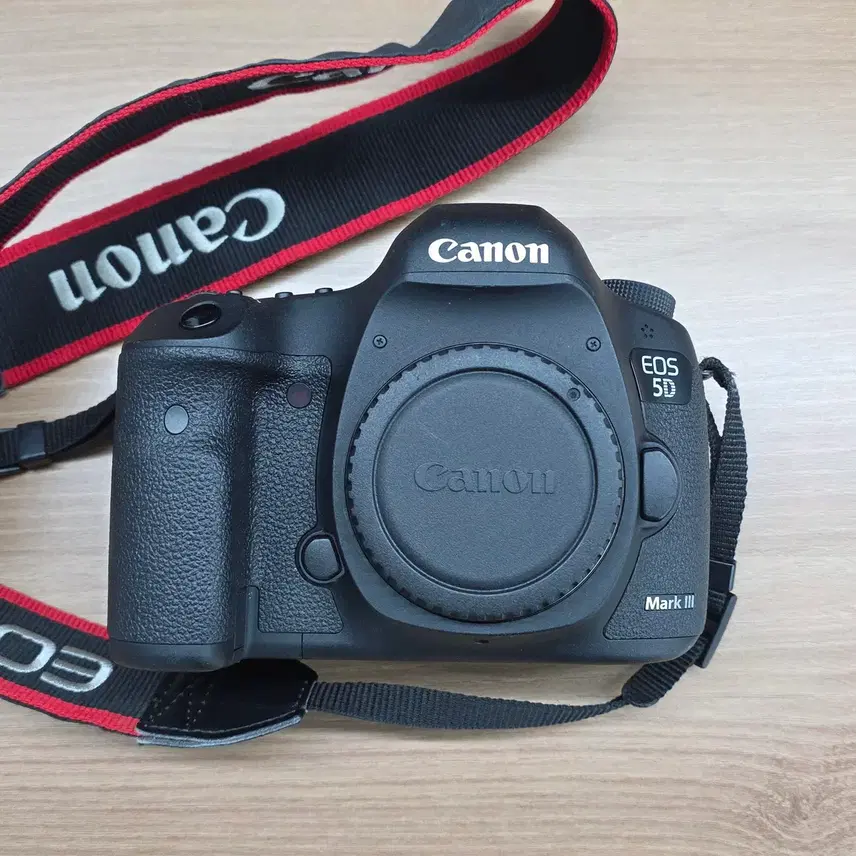 캐논 오막삼 5D MARK lll DSLR 카메라 팝니다. (컷수 5000컷대)