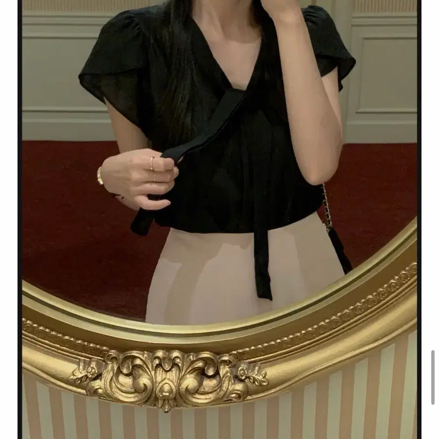 블랙 타이 반팔 블라우스