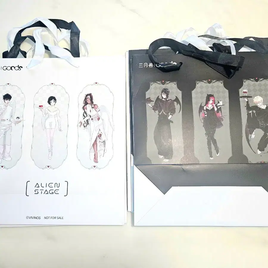에이스테 AaD카페 팝업 쇼핑백 에일리언 스테이지 이반틸루카현아미지수아