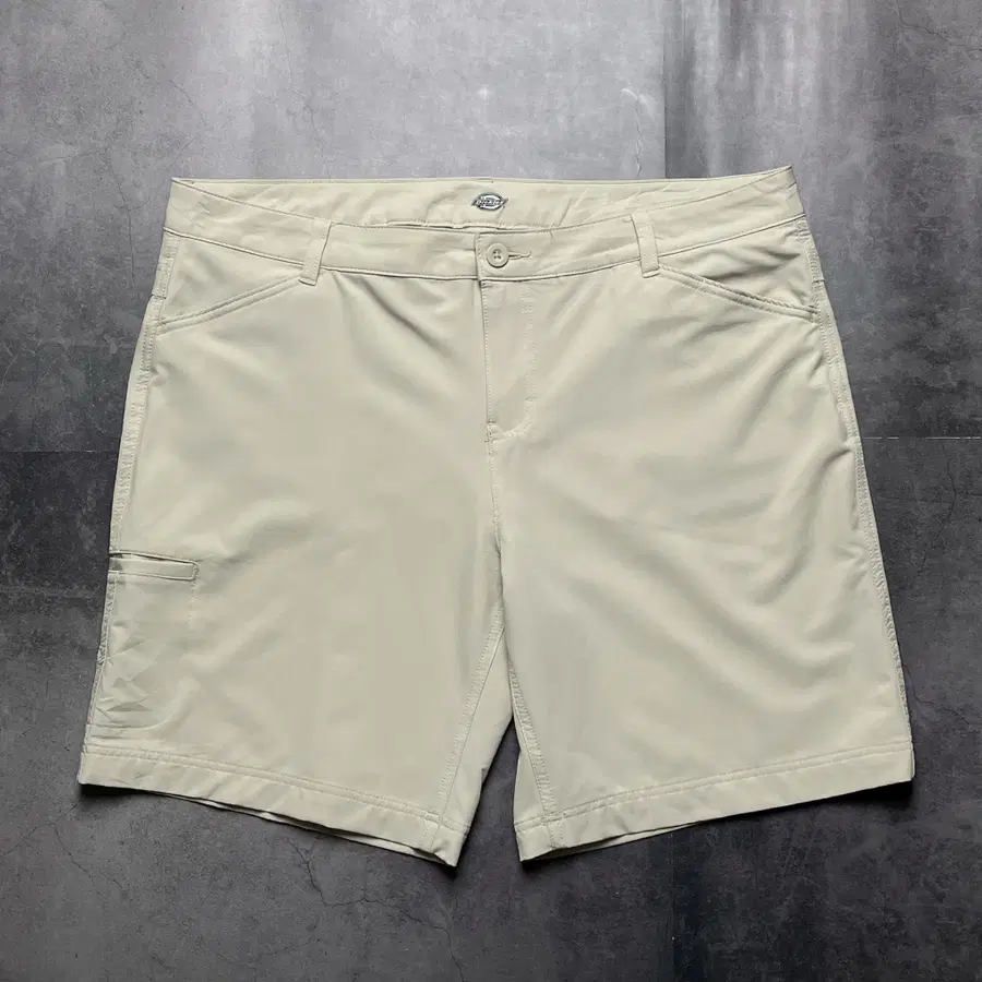 DICKIES 디키즈 베이지 기능성 하프팬츠 A01346