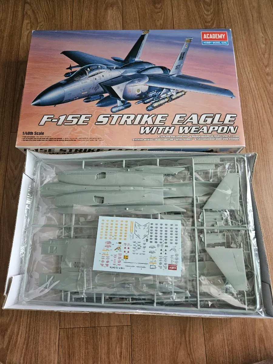 아카데미 F-15E 스트라이크 이글 1/48 스케일 프라모델
