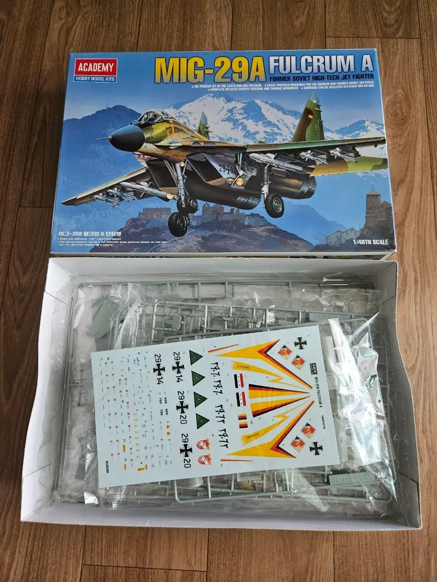 아카데미 MIG-29A 펄크럼 A 1/48 스케일 프라모델