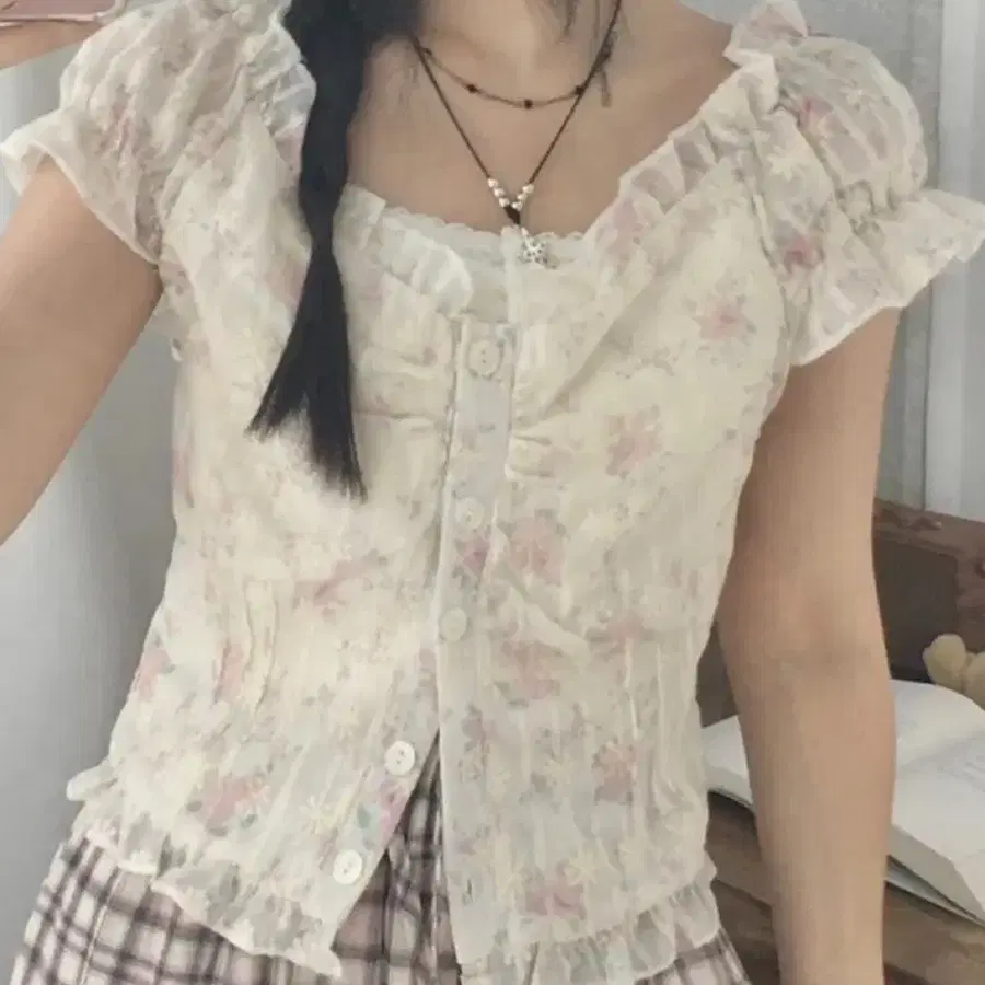 쉬폰 꽃무늬 프릴 블라우스