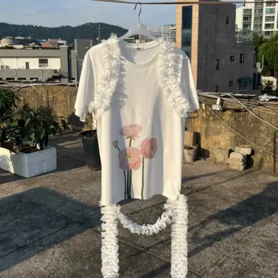 Tuming 투밍 러플 부케 티셔츠