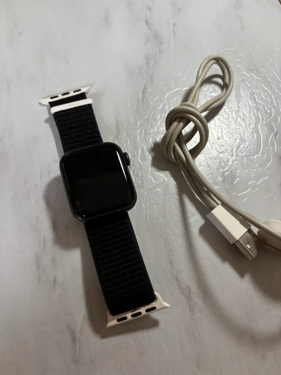 애플워치Se+충전기 gps 40mm 83%