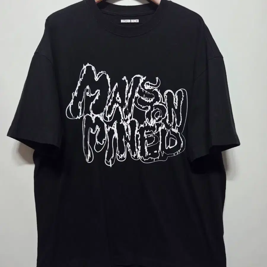 (M) XL 메종 미네드 로고 반팔 티셔츠 블랙
