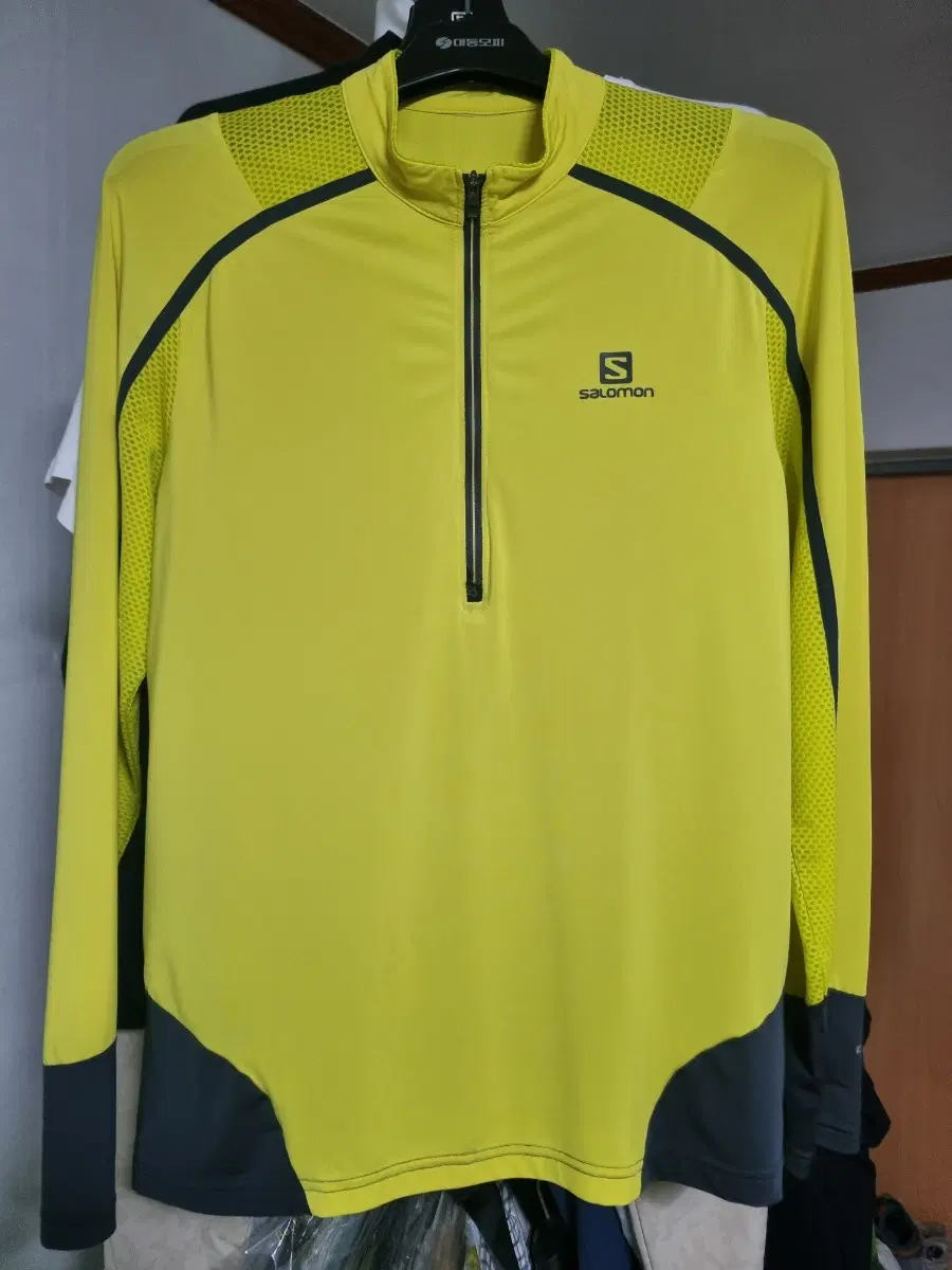 (세탁 완료)SALOMON 어드밴스드 스킨 액티브 드라이 집업 M 95사이즈