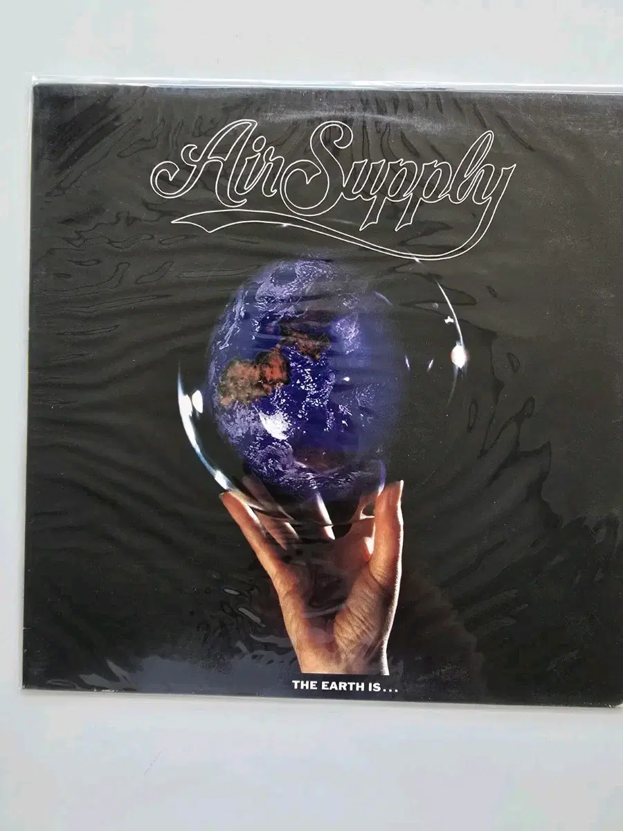 에어 서플라이 LP/ Air Supply - The Earth Is.../ 가사집 있음/ EX+