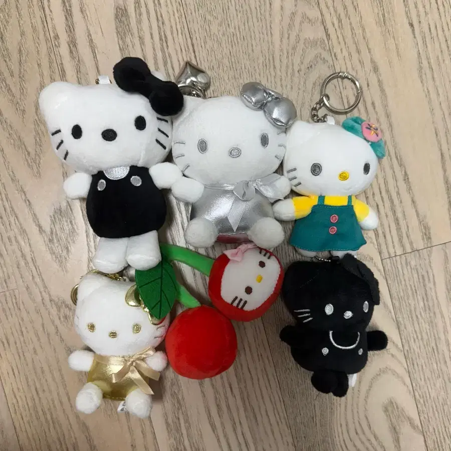 헬로키티 인형 키링