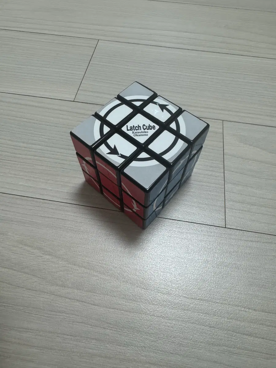 래치큐브 팝니다.