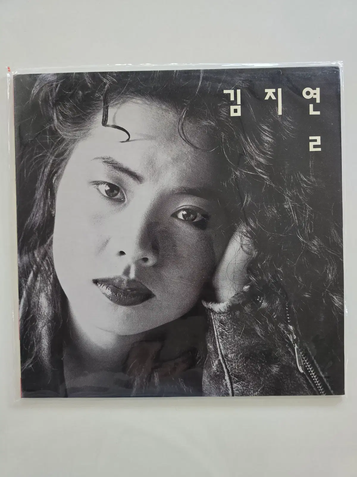 김지연 LP/ 김지연 2집 (그대 슬픈 눈빛에 / 사랑의 예감)/ 미개봉- 비닐옆선 약간 트임