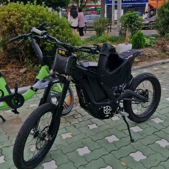 써론 라이트비x 23년식 720키로