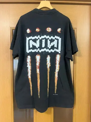 나인 인치 네일즈 T셔츠