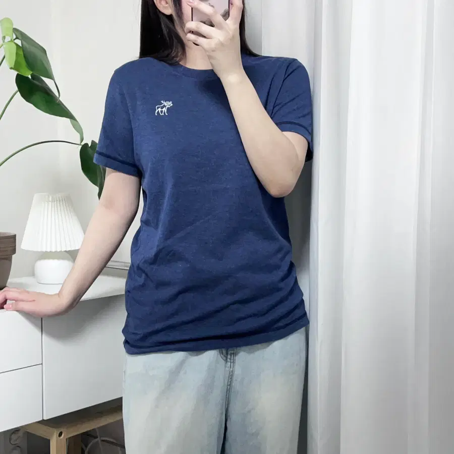 아베크롬비 네이비 화이트자수 반팔티 [ M ]