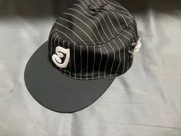 2IDIOTS LABEL STRIPED PILLBOX 캡