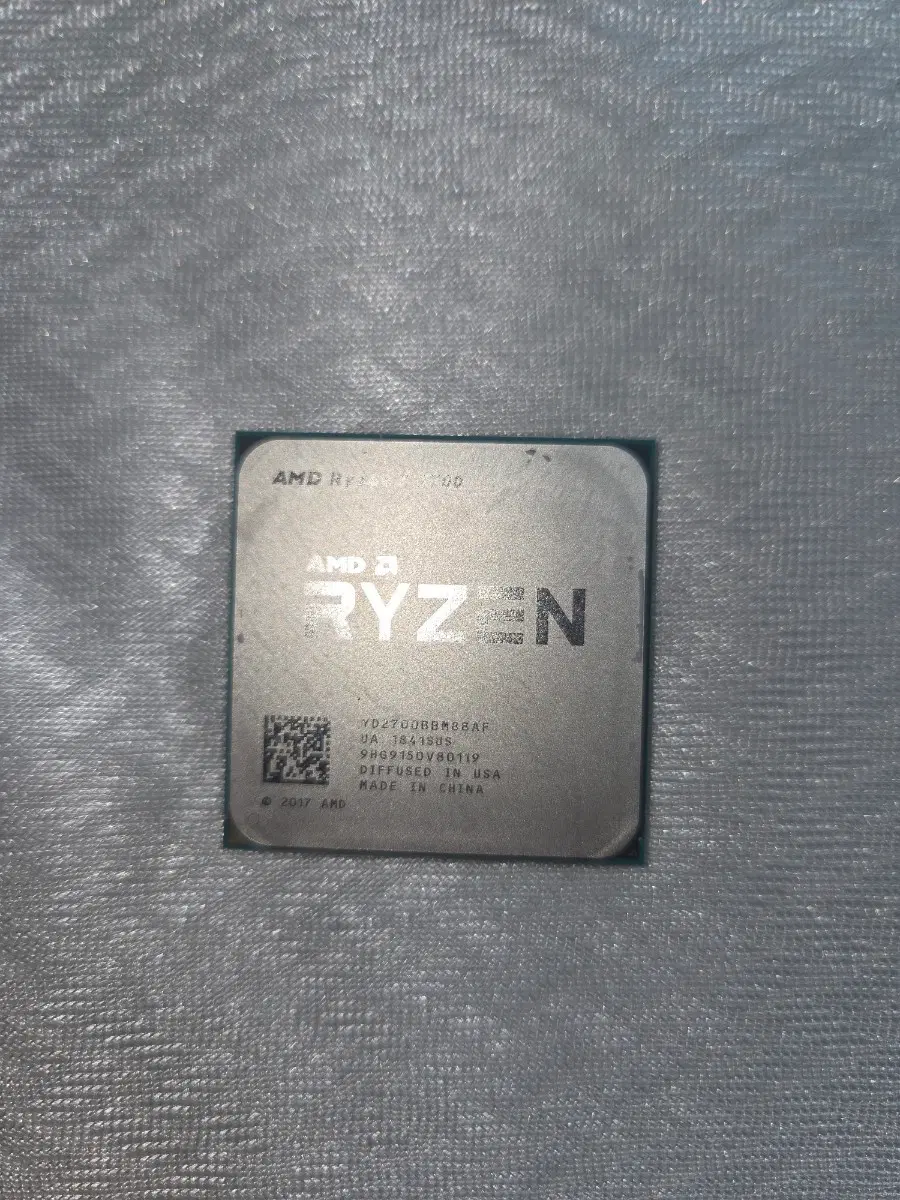 AMD 라이젠 7 2700 CPU