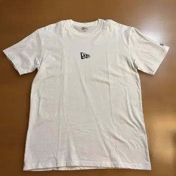 NEW ERA T셔츠 화이트 플래그 로고