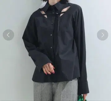 블랙 긴팔 컷 아웃 셔츠 블라우스