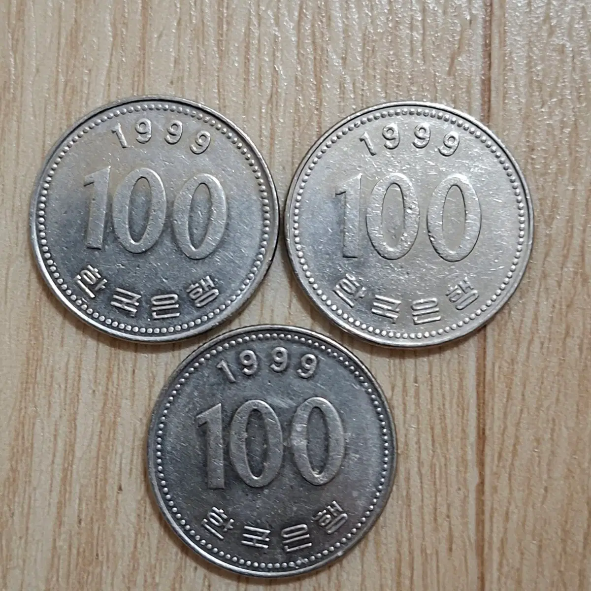1999년100주.극미품A급.3개