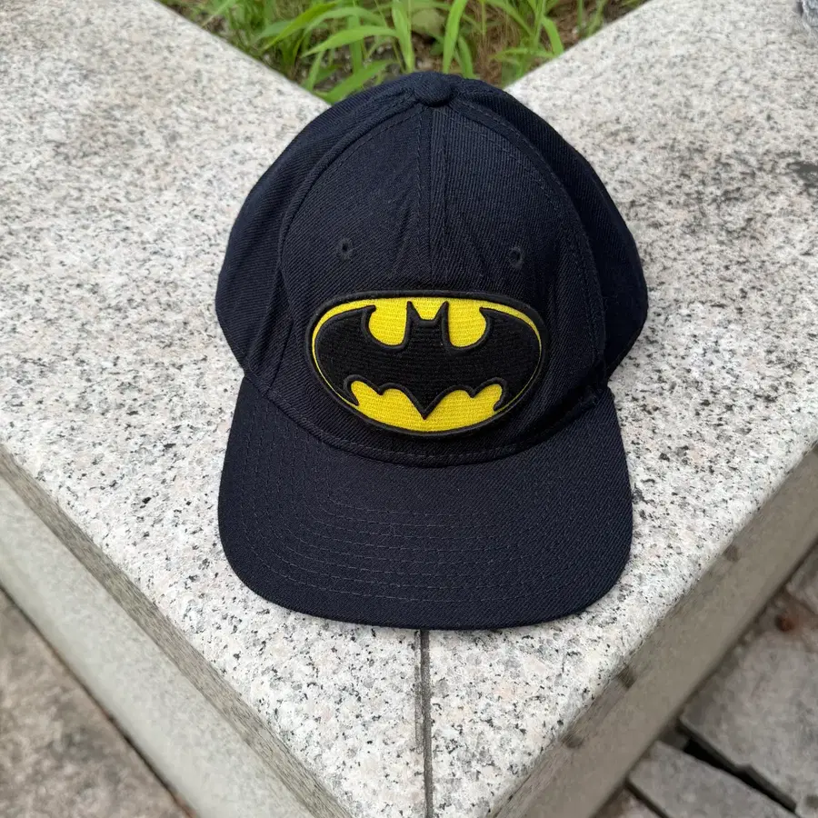 DC Comics 6-panel 배트맨 로고 캡