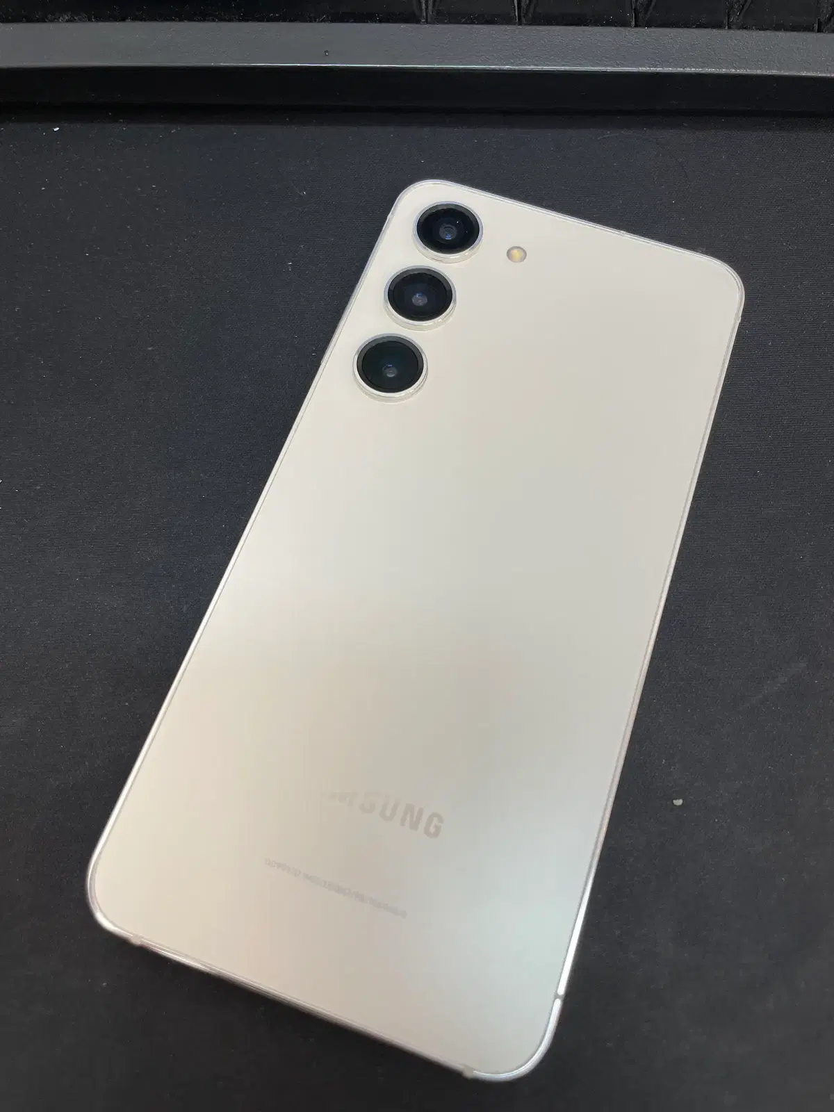 갤럭시S23 크림 512GB 무잔상 상태좋은 중고39만5천팝니다