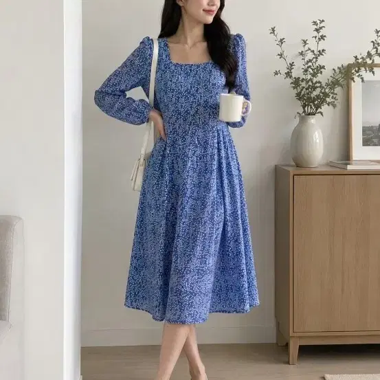 블루잔꽃 패턴 스퀘어넥 원피스