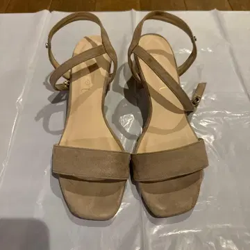 르 탈롱 샌들 베이지
