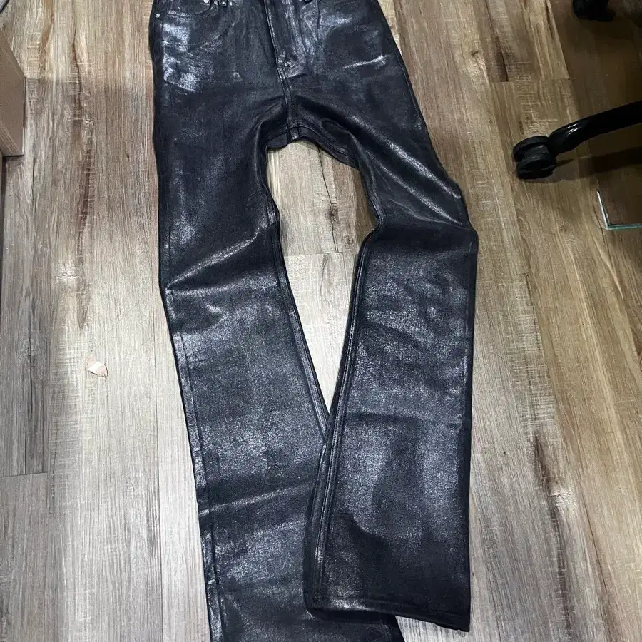 빈티지 오일 코팅진 블랙