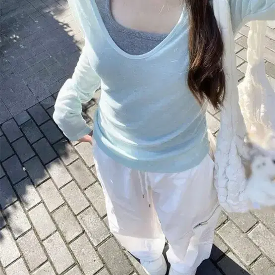 에이블리 교신 가능 하늘색 얇은 긴팔 티셔츠 (새상품)