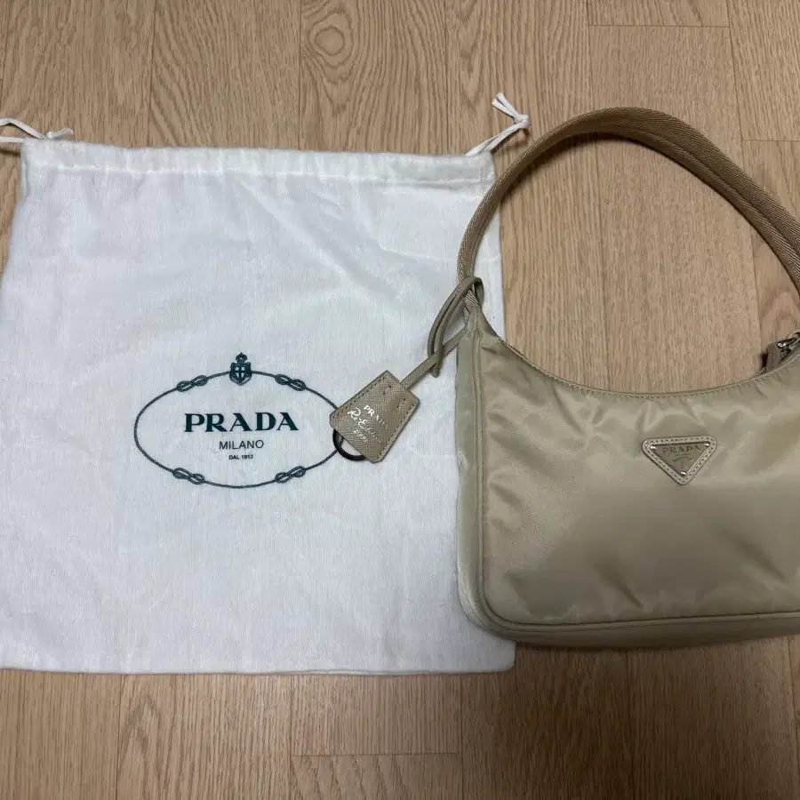 프라다 호보백
