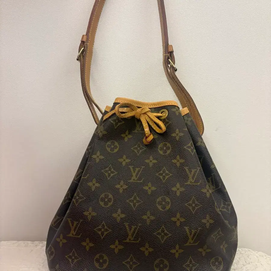 루이비통 모노그램 프티 노에 버킨백