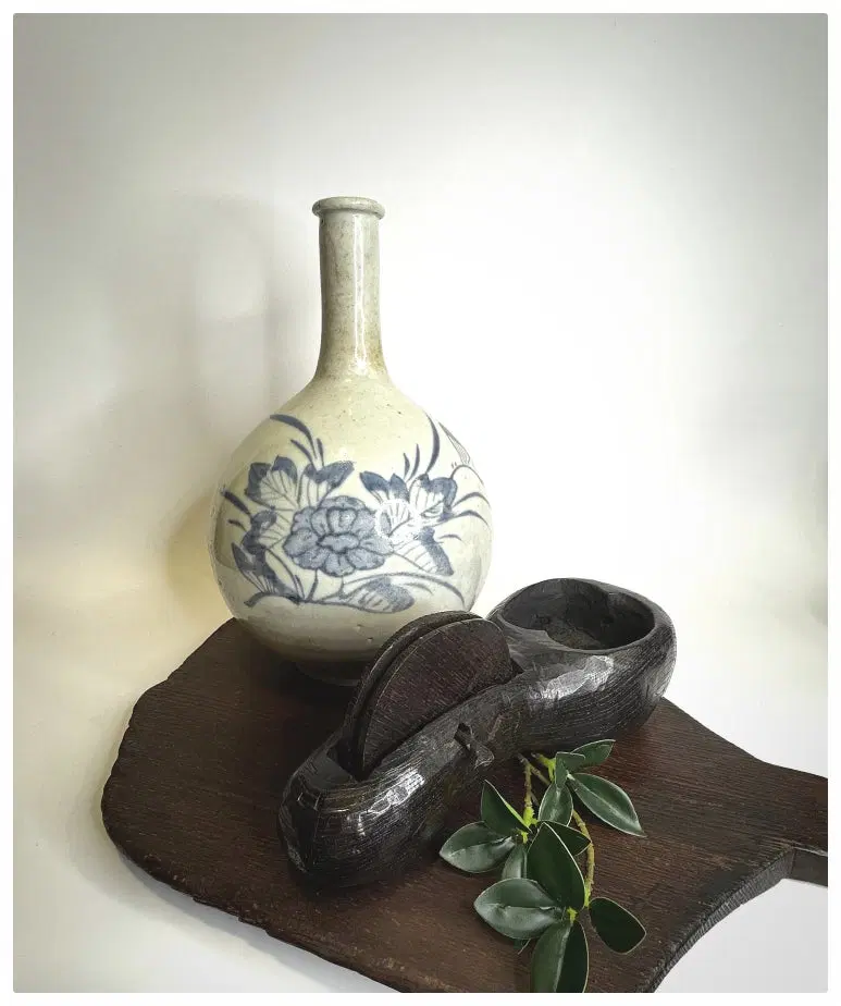 조선 후기 청화백자 모란문 주병