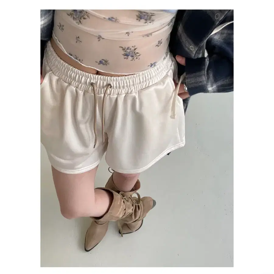 샤이닝 반바지 아이보리