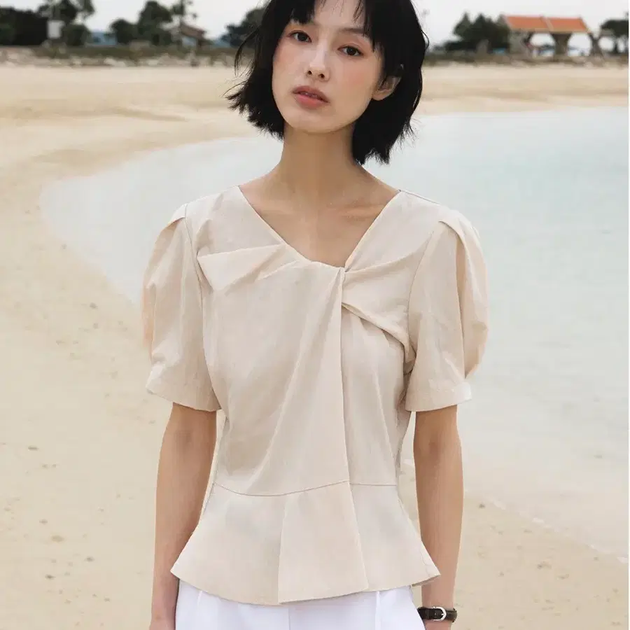 드헤베 Unbalanced Twist Blouse 블라우스