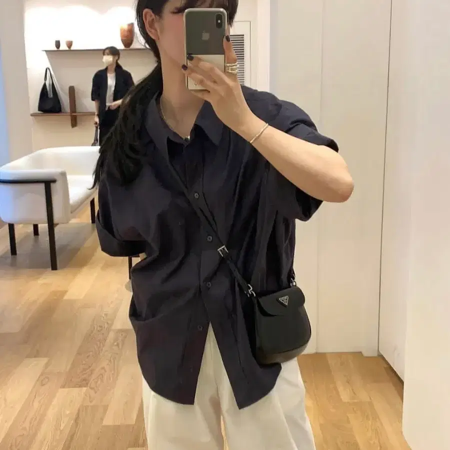 므앤 텐 루즈셔츠 차콜색