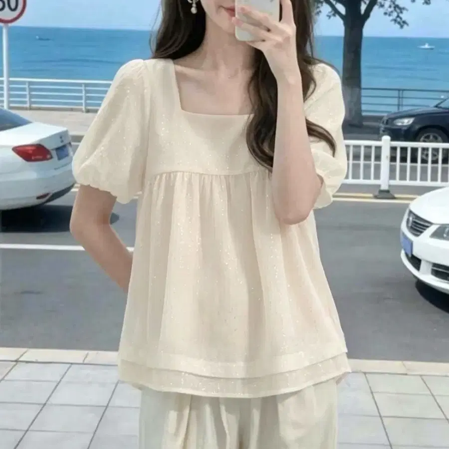 [새상품]스퀘어넥 퍼프소매 쉬폰 블라우스