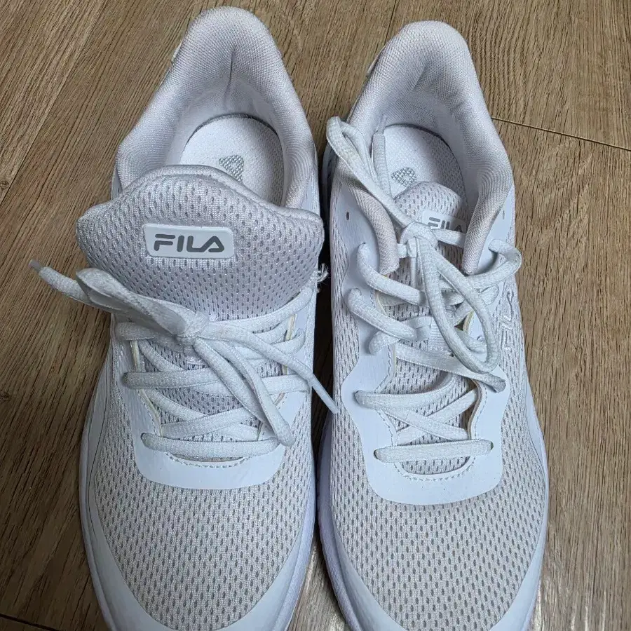 휠라 운동화 240