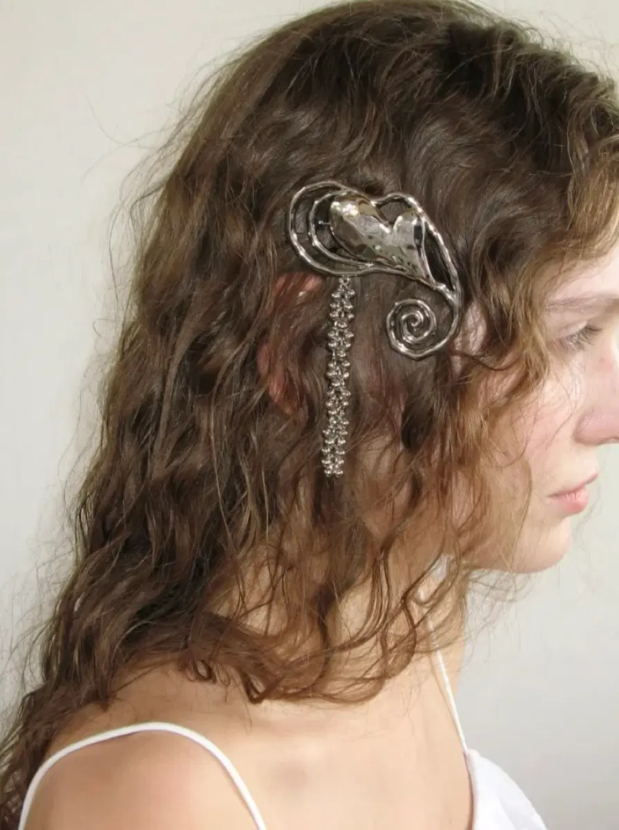 시눈 Beaded Heart Brooch (Silver)