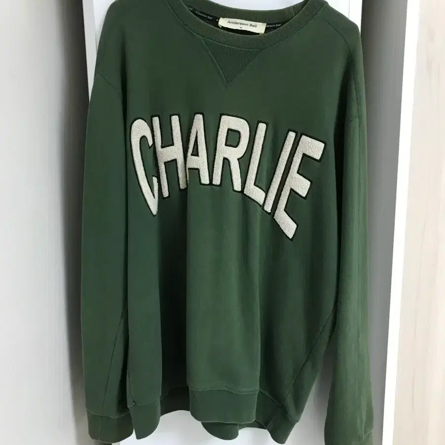 앤더슨벨 CHARLIE 스웻셔츠 맨투맨
