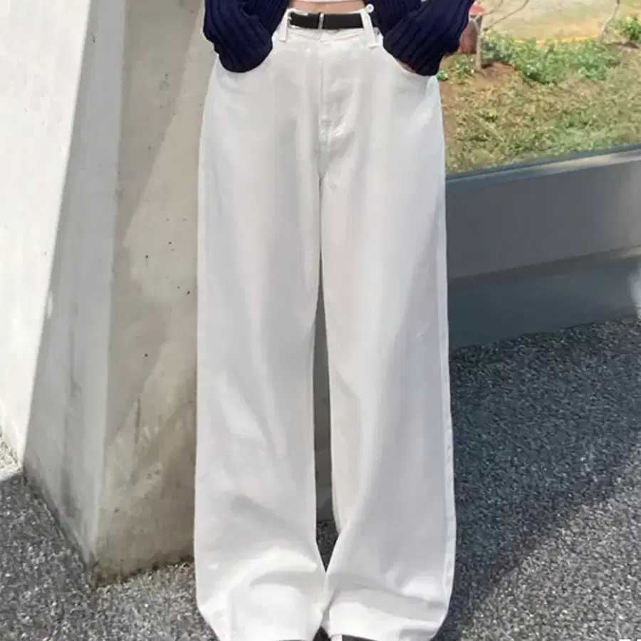 (새 상품) 에이블리 넛츠 하이웨스트 컬러 코튼 세미 와이드 롱 팬츠 흰색바지 여름바지