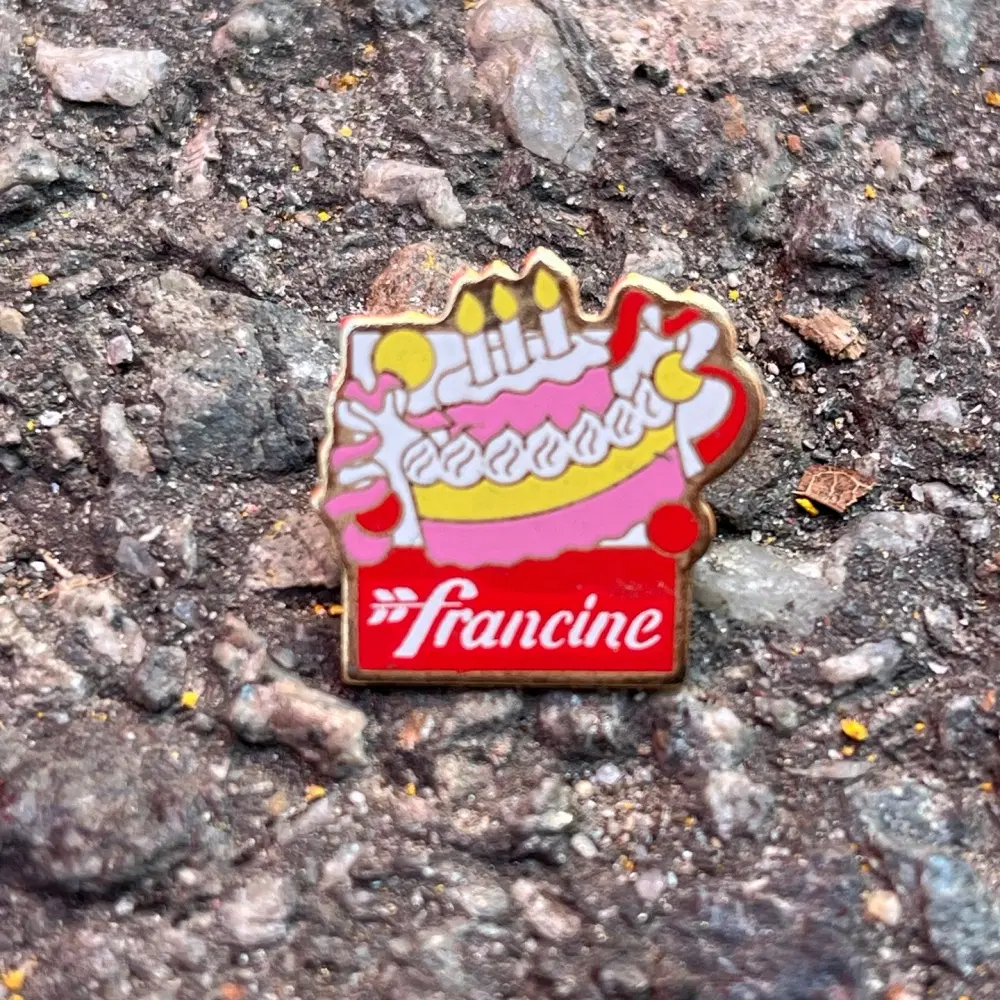 FRANCINE 프랑신 프랑수아즈 생크림케이크 프랑스뱃지 빈티지뱃지 핀브로치 A255