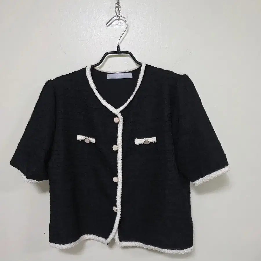 에잇세컨즈 트위드 반팔 가디건 블랙.260728