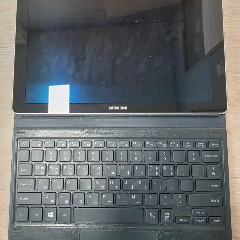 갤럭시북 12.0 sm-w727nzkakoo (i5 7200u , 8gb)