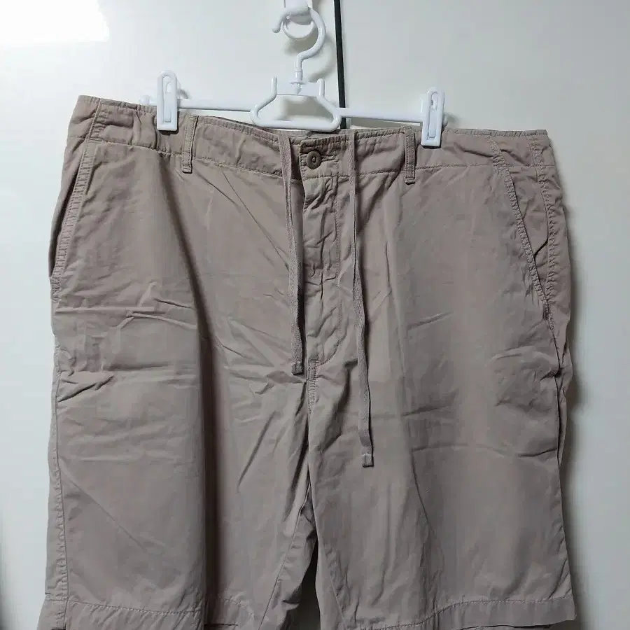 유니클로 치노 반바지 베이지색 XL