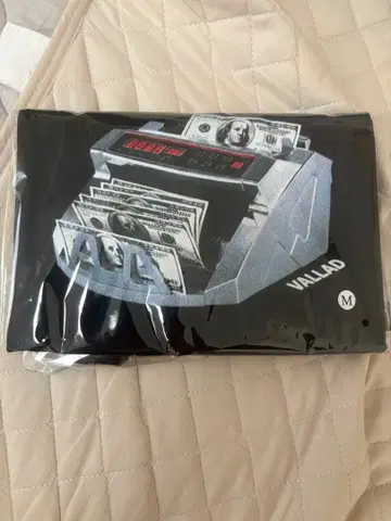 VALLAD CASH DISPENSER 티셔츠 M 사이즈