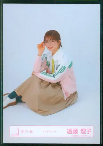 사쿠라자카46 5th TOUR 2025 'Addiction' 엔도 리코 넥타이 코디 앉은 모습