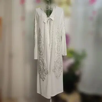 새상품 추가 OFF 반짝이는 비쥬 화이트 롱 가디건 자수 9809