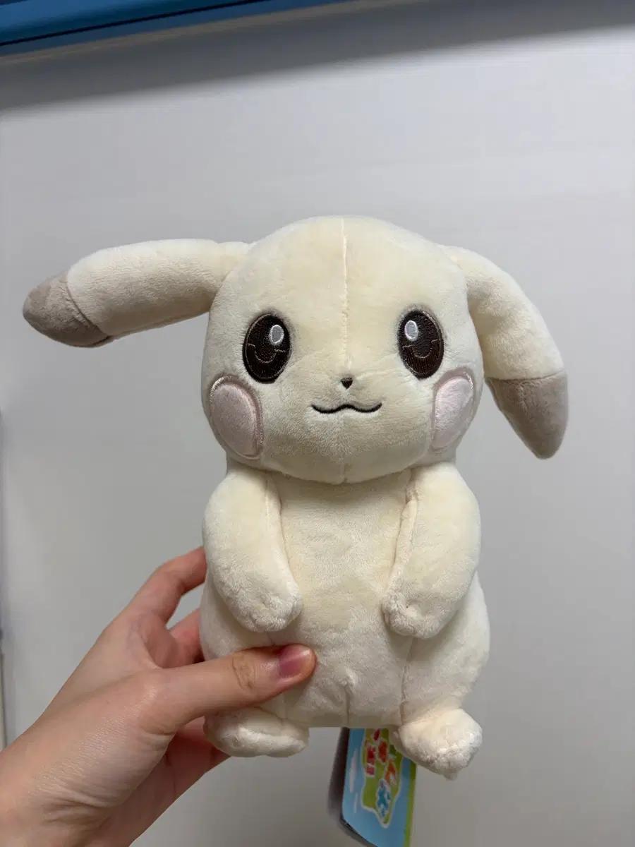 창백카츄 인형 키링 무드등 스티커 판매