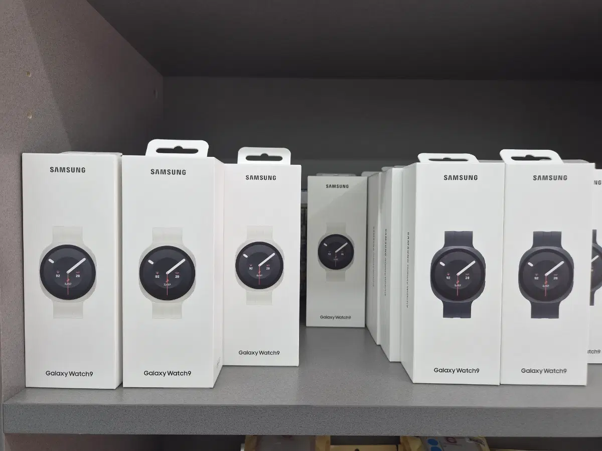 미개봉)새상품)갤럭시워치9 크림/블랙 40mm